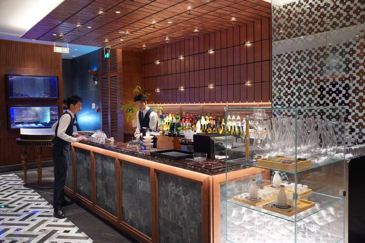 求 海底捞全国首家臻选店开业开元棋牌app聚焦精致用餐需(图4)